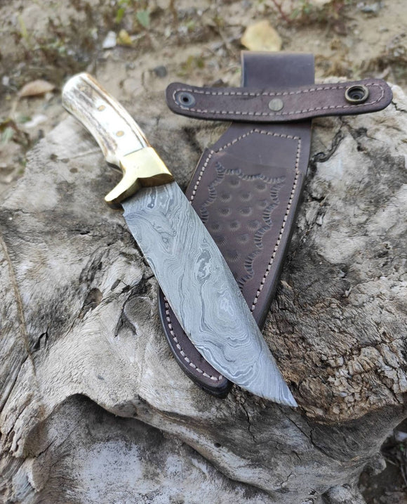 Handmade Stag Antler Handle Damascus Hunting Knife Tactical Fixed Blade Bowie Knife With Leather Sheath  Knives Men Utility Knife Bushcraft Knife